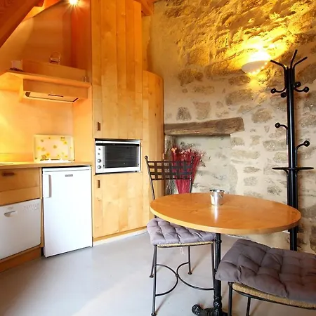 Moulin A Vent Restaure Avec Vue Sur La Campagne - Fr-1-582-221 Ally (Haute-Loire)